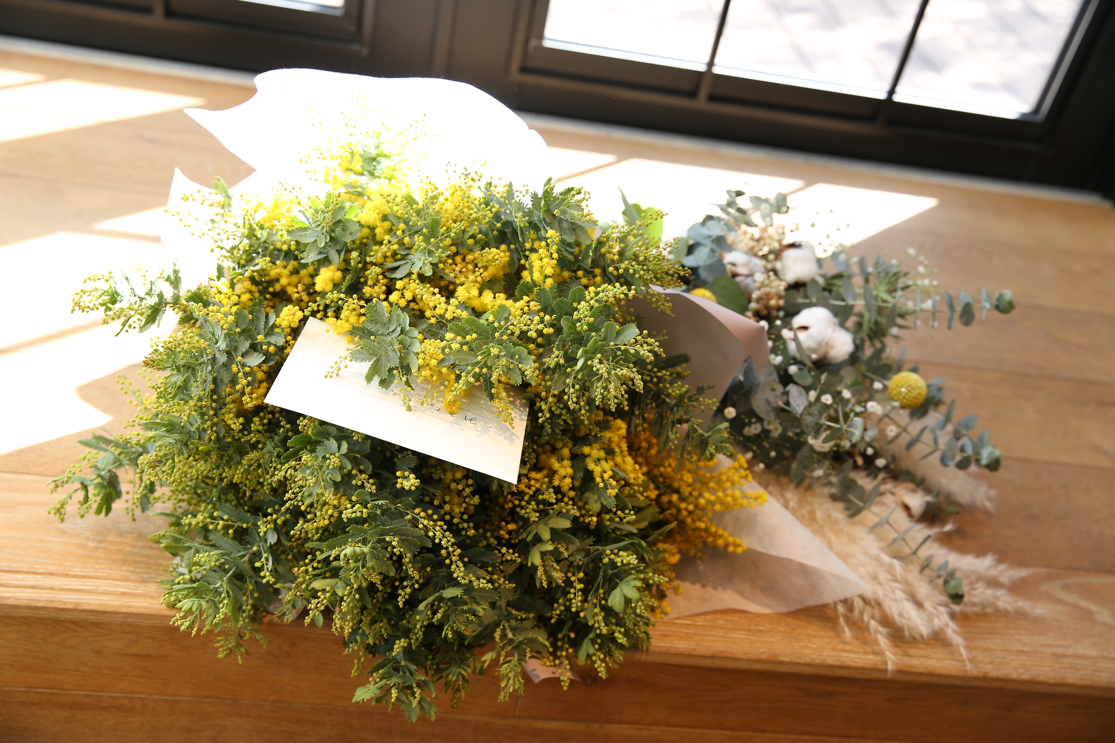 幸せの黄色いミモザ 公式 ラグナスイート新横浜 ホテル Amp ウエディング 新横浜駅2分の結婚式場